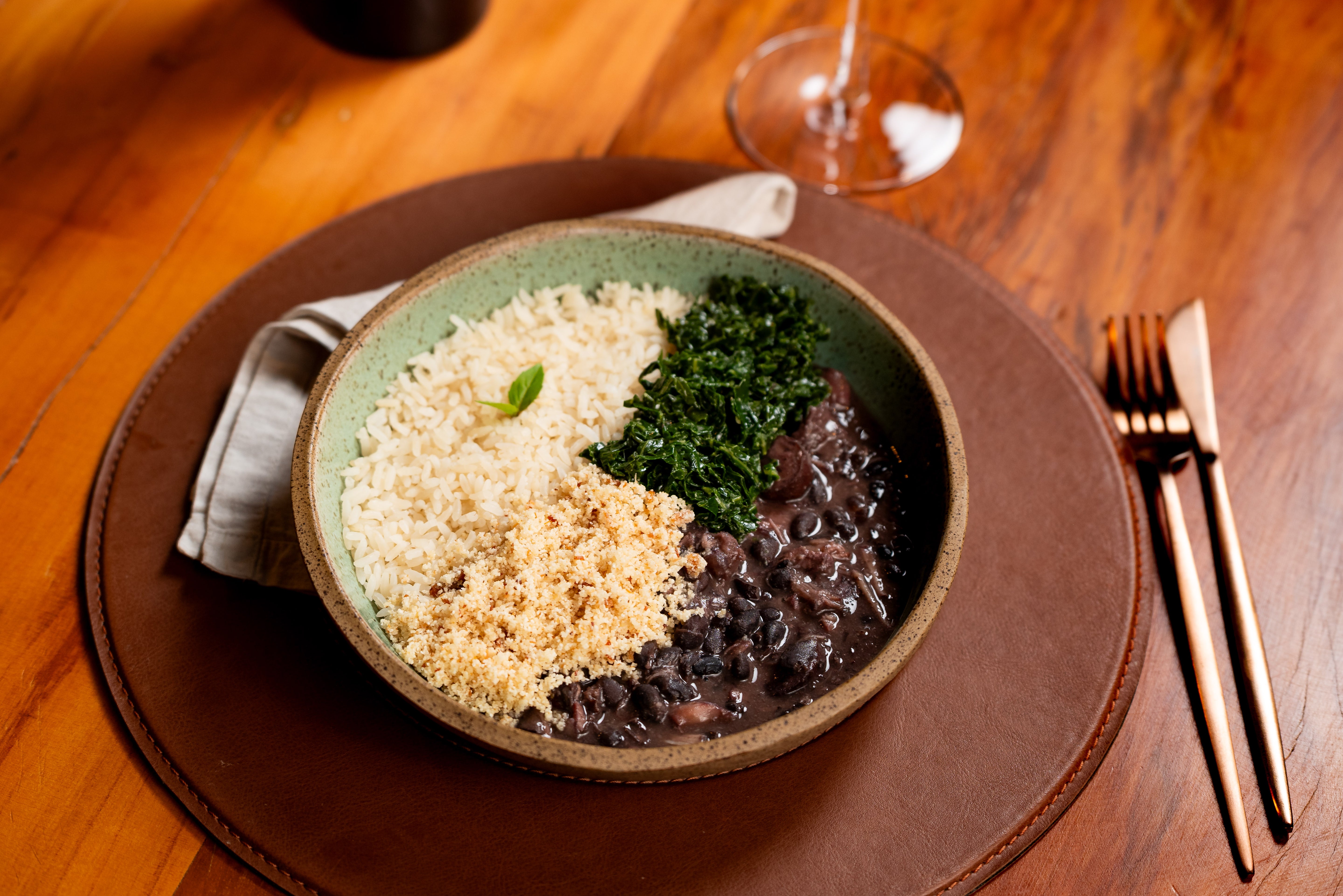 ARROZ BRANCO, FEIJOADA, COUVE E FAROFA DE BACON 450g