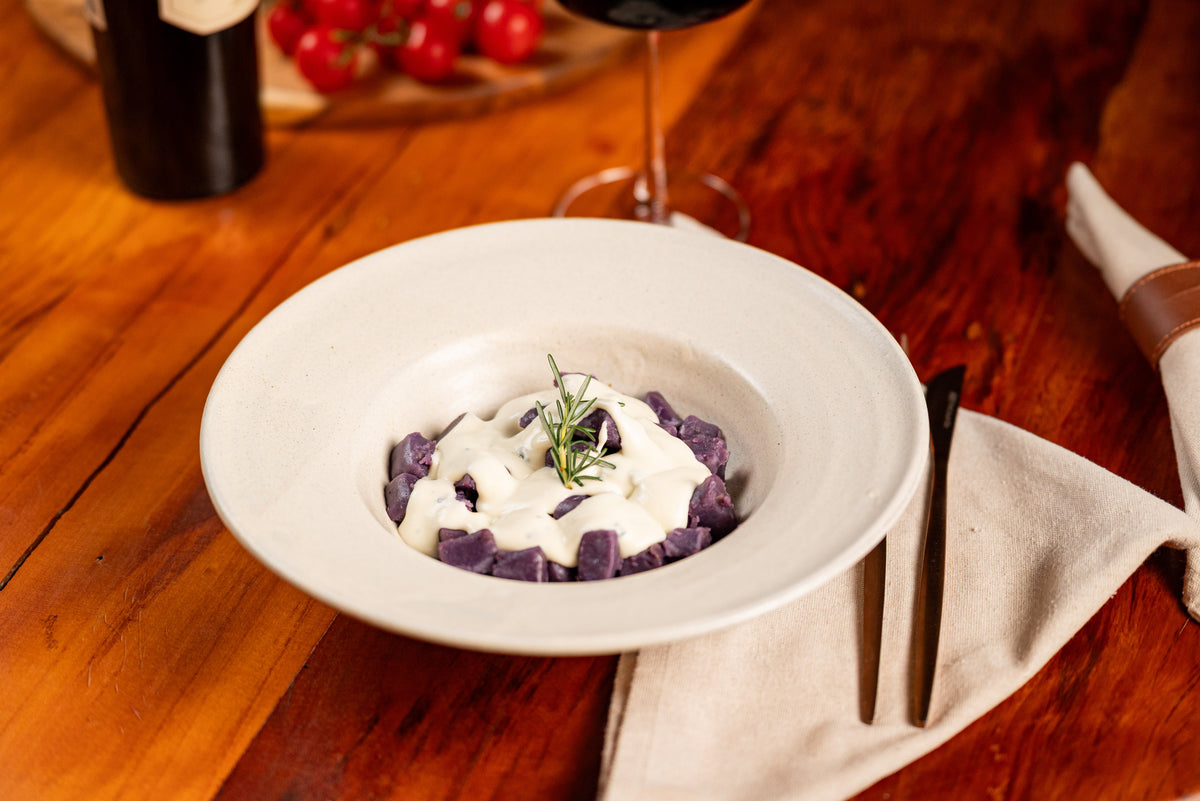 GNOCCHI DE BATATA DOCE ROXA COM MOLHO GORGONZOLA 300g