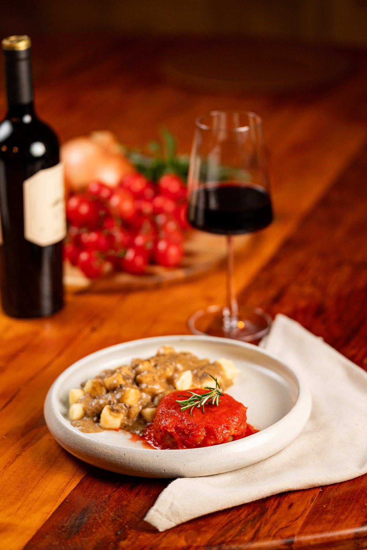 GNOCCHI DE BATATA COM MOLHO FUNGHI E POLPETONE AO POMODORO 460g