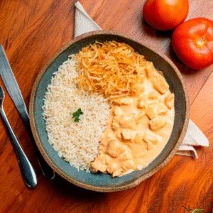 ESTROGONOFE DE FRANGO COM ARROZ BRANCO - Nurit