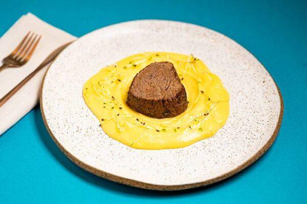 MEDALHÃO DE FILÉ COM PURÊ DE BAROA - Nurit