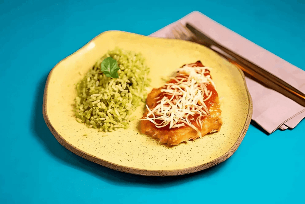 PARMEGIANA DE FRANGO E ARROZ COM BRÓCOLIS - Nurit