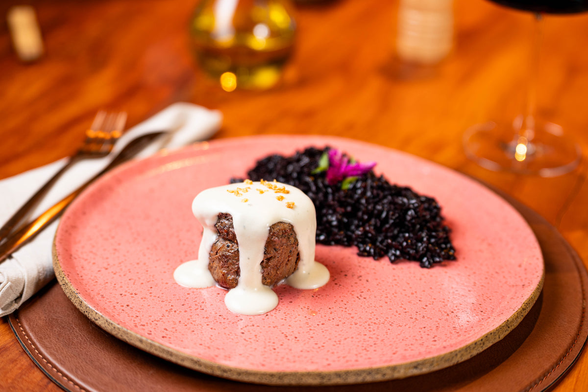 MEDALHÃO DE FILÉ COM MOLHO GORGONZOLA E ARROZ NEGRO 340g