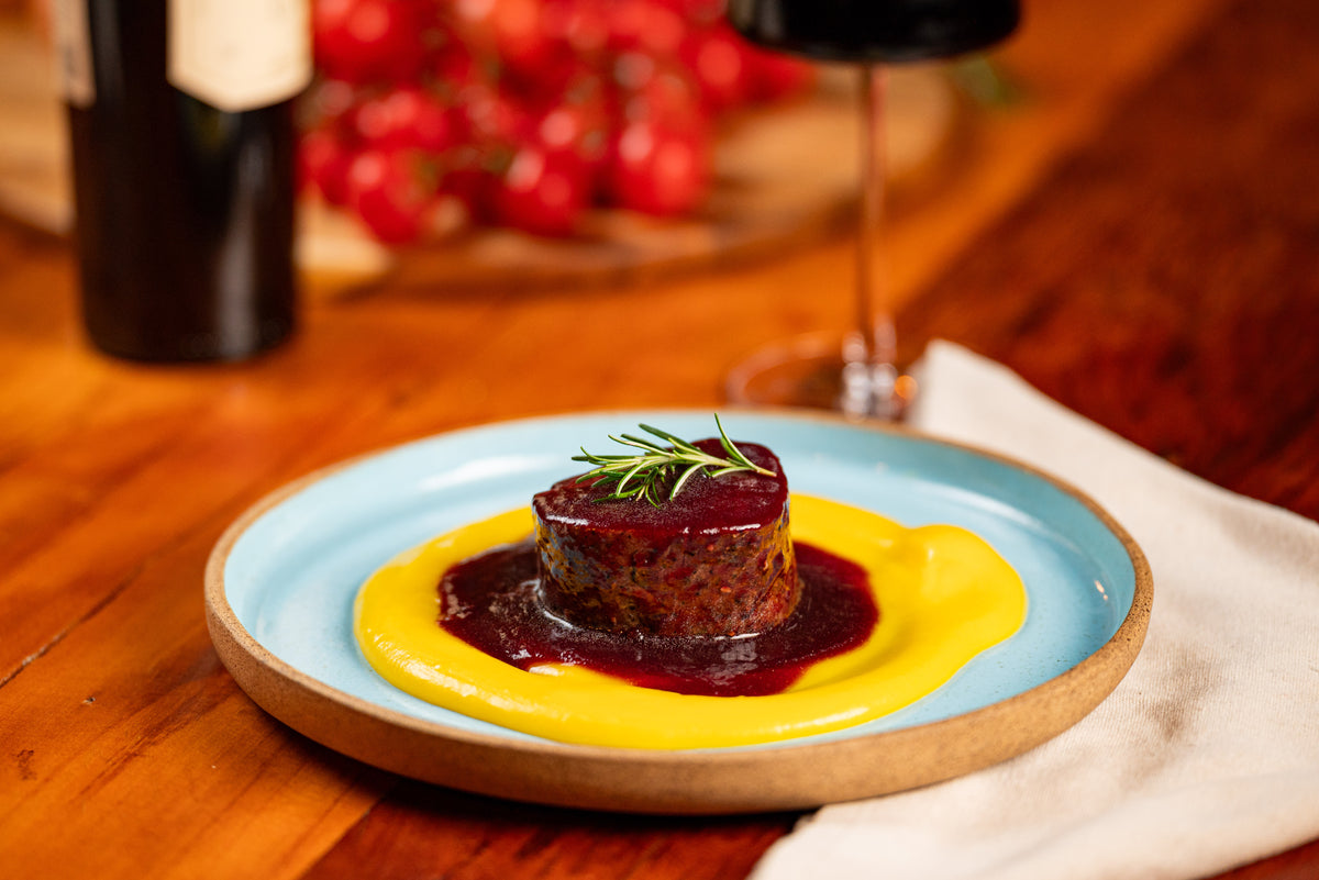 MEDALHÃO DE FILÉ COM PURÊ DE BAROA E MOLHO DE VINHO 290g
