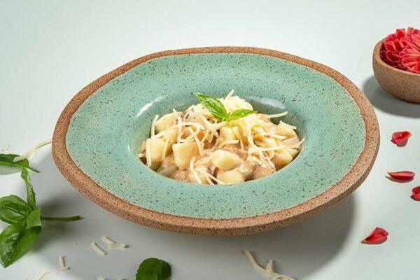 GNOCCHI DE BATATA COM MOLHO FUNGHI - Nurit