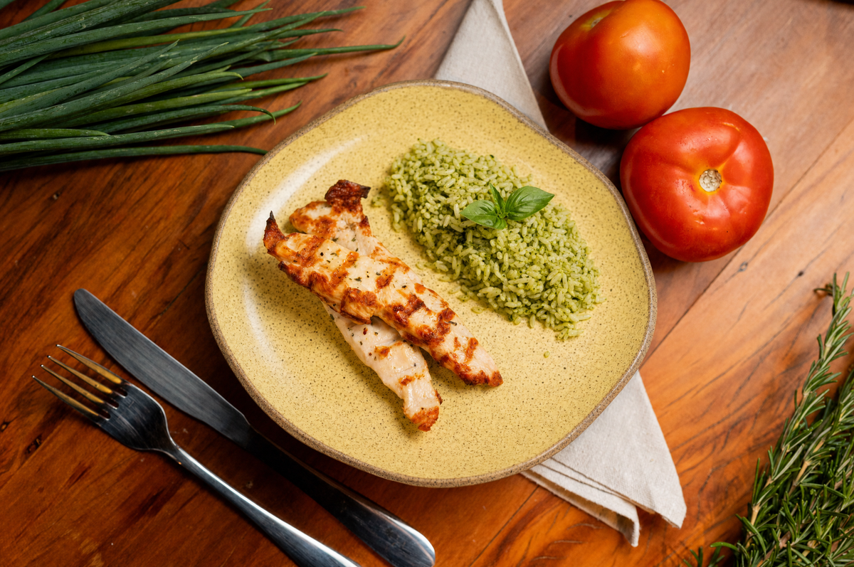 FRANGO GRELHADO E ARROZ COM BRÓCOLIS 240g