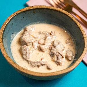 ISCAS DE FILÉ COM MOLHO GORGONZOLA